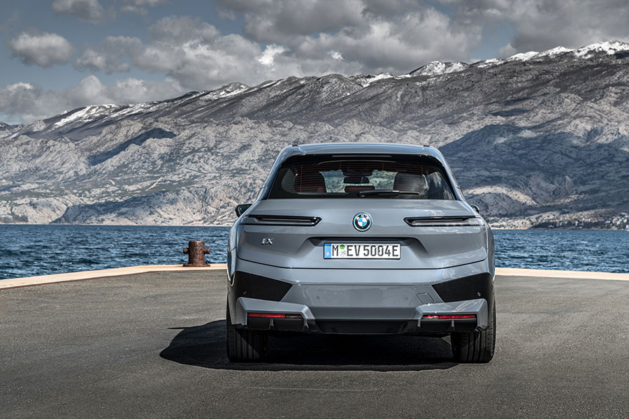 2022 BMW iX xDrive50 Electric SUV Arrives with 516 HP, 300-mile Range