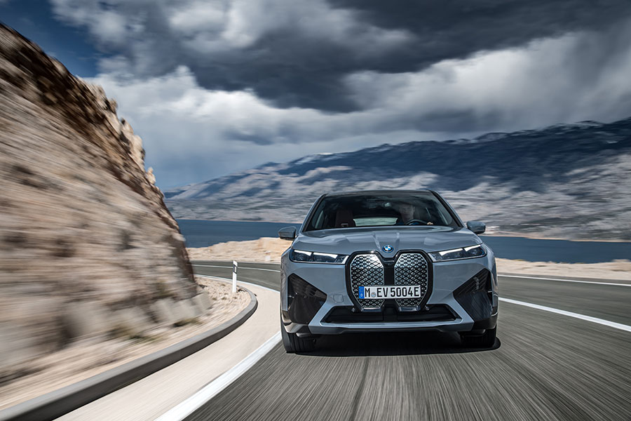 2022 BMW iX xDrive50 Electric SUV Arrives with 516 HP, 300-mile Range