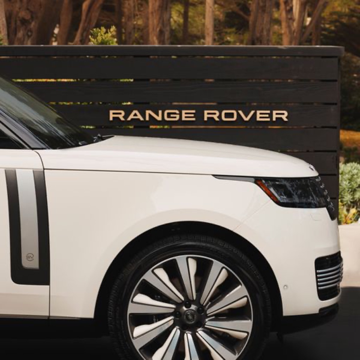 Range Rover Reveals 2024 Range Rover SV Carmel Edition